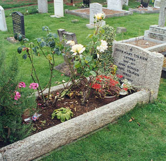 The grave of J. R. R. and Edith Tolkien, Wolvercote Cemetery, Oxford. Author: Stefan Servos. CC BY-SA 3.0