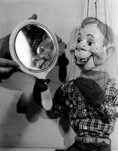 Photo of Howdy Doody as the puppet examines himself after “plastic surgery” to change his appearance. This was the debut of the redesigned puppet