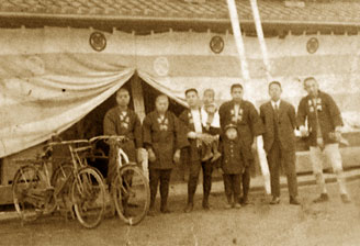 Several Kongō Gumi workers, early 20th century