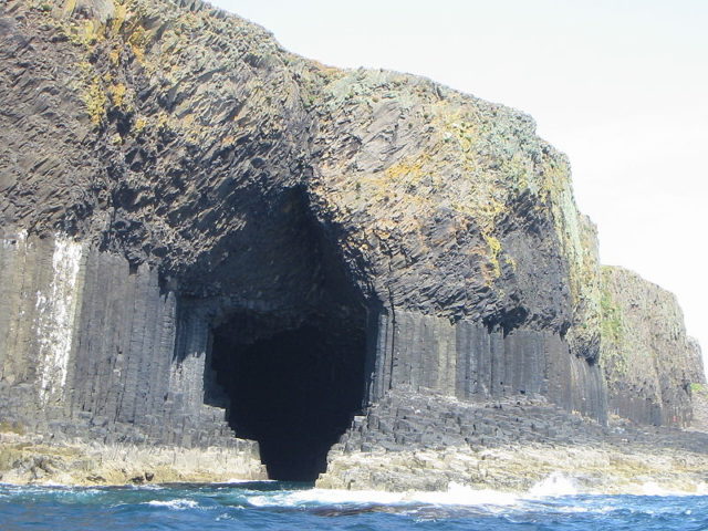 Entrance to Fingal’s cave, 2004. Author: Karl Gruber. CC BY-SA 3.0