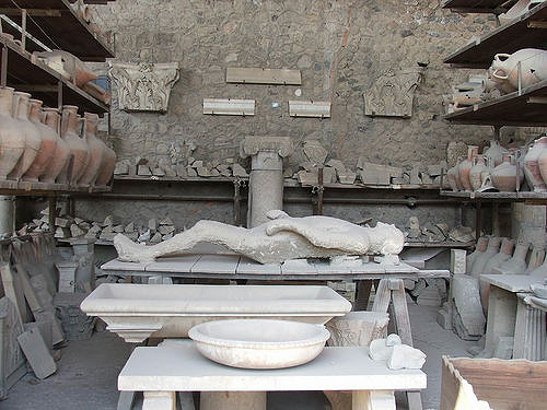 POMPEII : Cast of One of Pompeii’s Unfortunate Citizens Author: PROJoel Sowers CC BY2.0