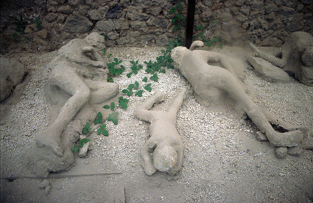 Plaster Cast of Victims, Pompeii, Italy Author: Tyler Bell CC BY2.0