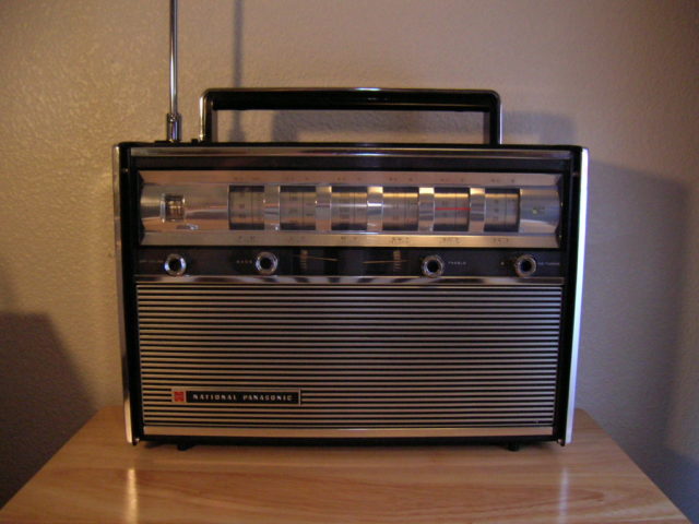 A solid-state, analog shortwave receiver