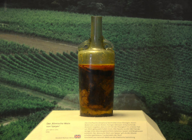Considered the world’s oldest known bottle of wine, 325 AD, Historical Museum of the Palatinate, Speyer, Germany. Author: Following Hadrian CC BY 2.0/ Flickr
