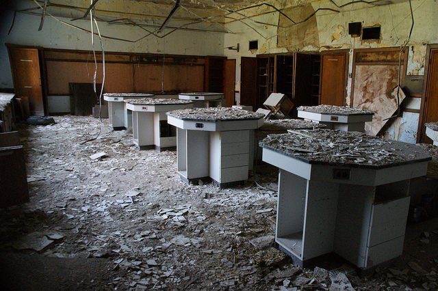Empty classroom. Author: Nitram242 CC BY 2.0