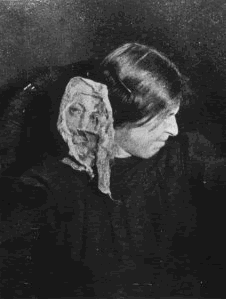 Materialization of a face, by the medium Eva Carriere (1912)