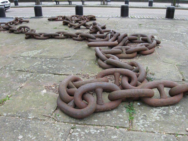 Chains used during the launch of SS Great Eastern. Author: Derek Voller CC BY-SA 2.0