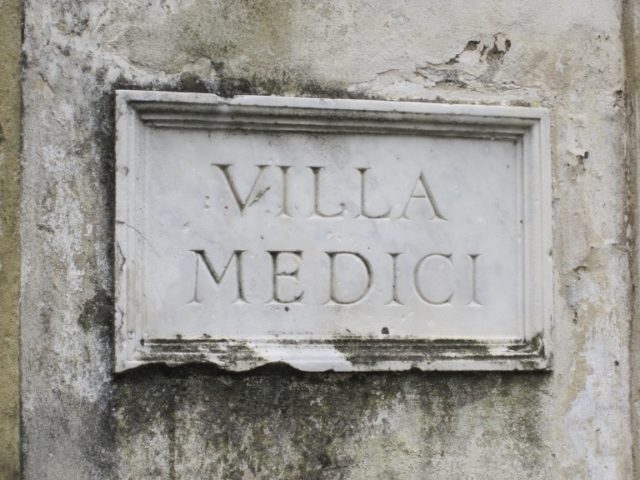 Villa Medici sign