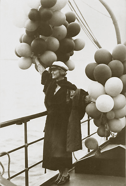 Marion Davies greets Ince from deck of the Oneida moored in San Diego. November 16, 1924