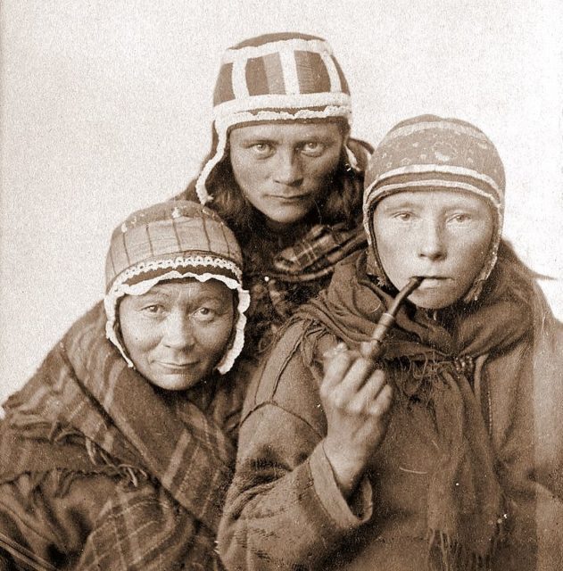 Three Sámi women.