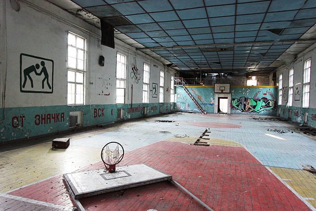 Former sports hall on the GSSD grounds, 2015 – Author: WikiLink – CC-BY-SA 4.0