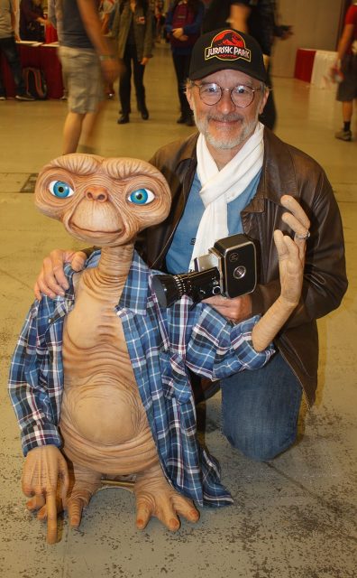 Montreal Comiccon 2016 – Steven Spielberg and ET cosplay. Photo: Pikawil CC BY-SA 2.0
