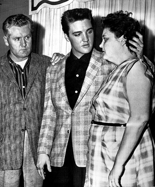 Press photo of Elvis Presley with his parents at his Army induction
