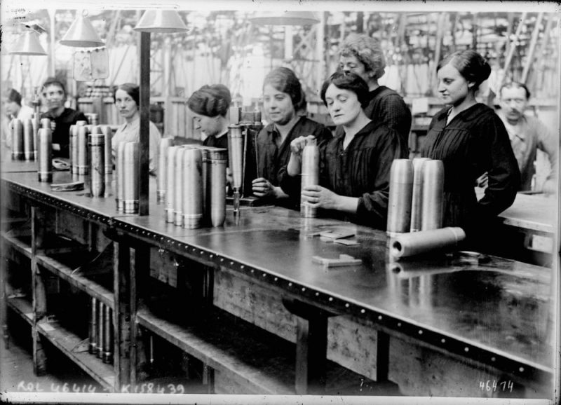 Women filling shells in a munitions factory Scotland