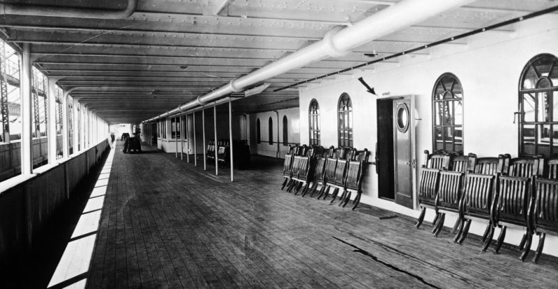 The promenade deck of the Titanic, located underneath the top deck (1912).