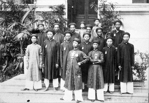 Vietnamese officials (1890)