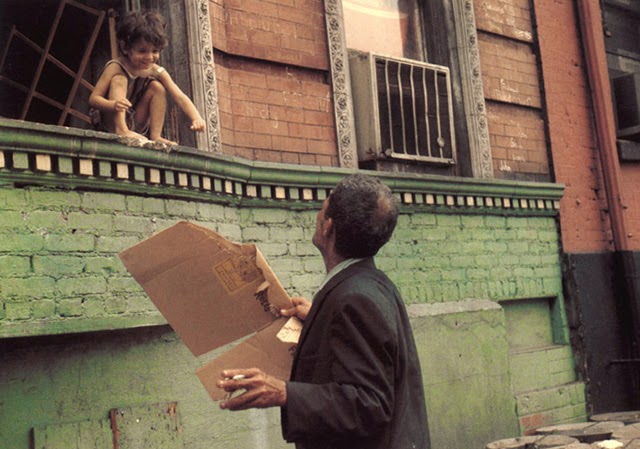 Streets Scenes of NYC in the 1970s (15)
