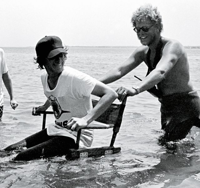 screenshot-2014-11-21-at-13-30-53-rare-behind-the-scenes-pictures-every-jaws-fan-must-see-png-179743
