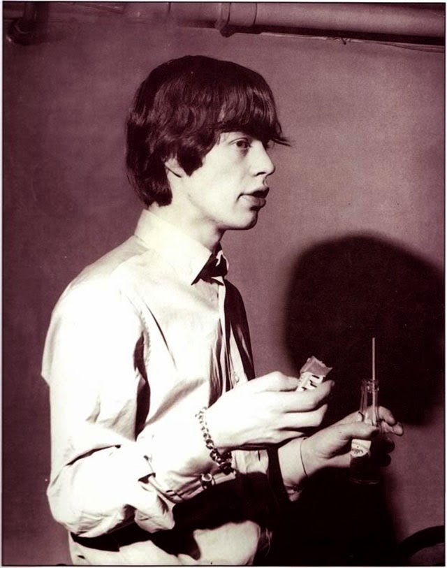 Young Mick Jagger in the 1960s (8)