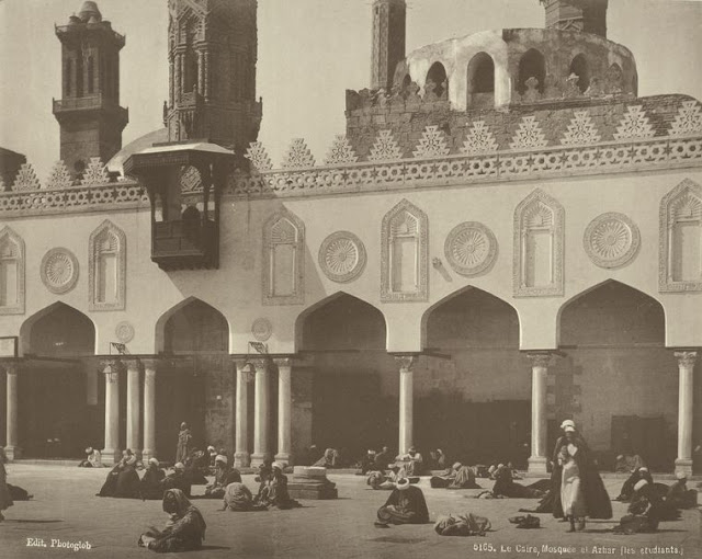 Mosque el Azhar (the students)