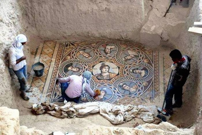 ancient-greek-mosaic-excavation-zeugma-1