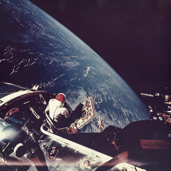  Astronaut-David-Scott-looks-at-the-Earth-during-the-Apollo-9-Mission-in-March-1969 , Photo © Bloomsbury Auctions