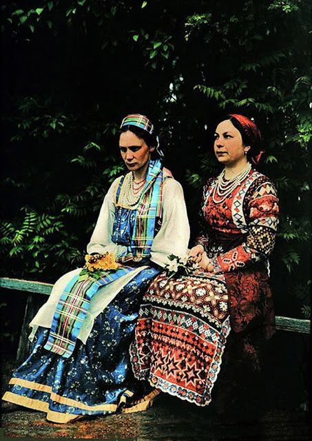 Russian woman in traditional dress, Rimsky-Korsakov, between 1908 and 1917.