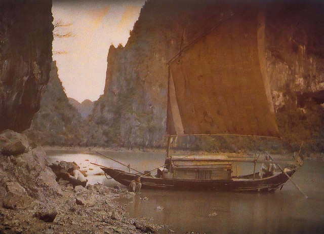 Sampan en baie d'Halong, 1916