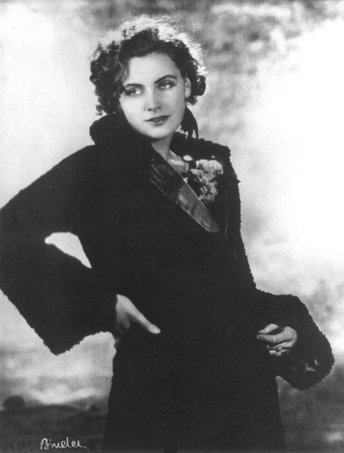 Greta Garbo in The Joyless Street. Alexander Binder (for Atelier Binder) made the portrait during the filming. .Source
