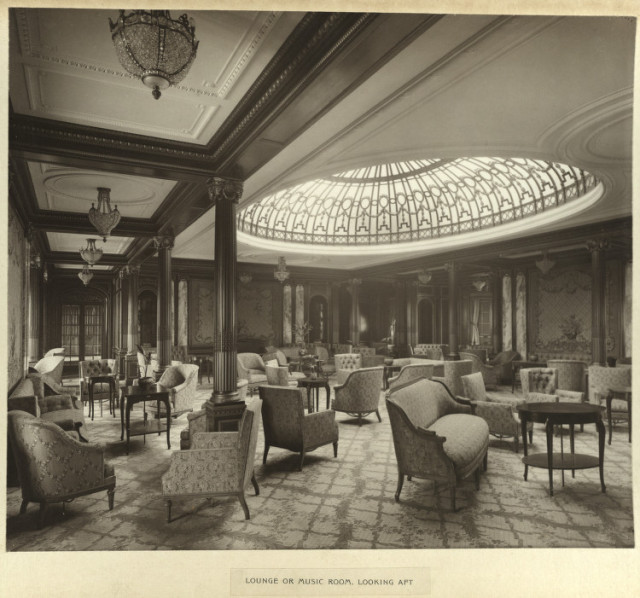 Lounge or music room, looking aft
