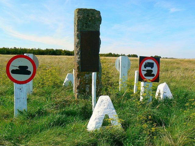 Monument to victim of highwaymen, Imber Range.source