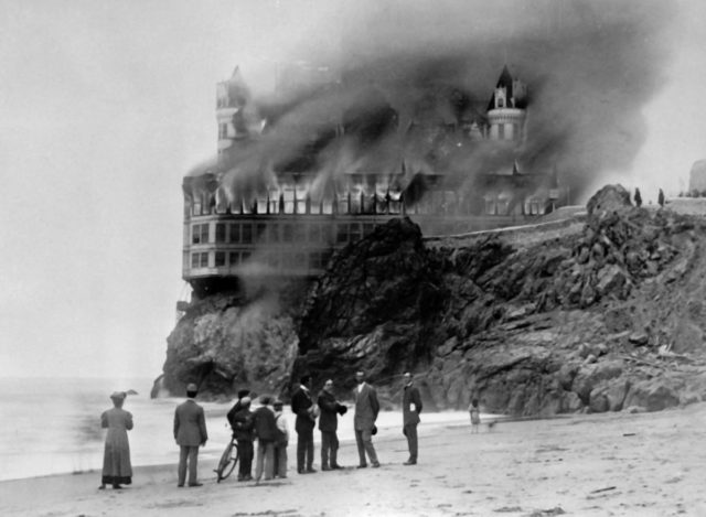 The Cliff House hotel burns.Source Library of Congress