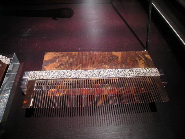 A comb of tortoiseshell and silver, possibly from Goa; in the inventory of Rudolph II of Prague by 1607-1611. Source
