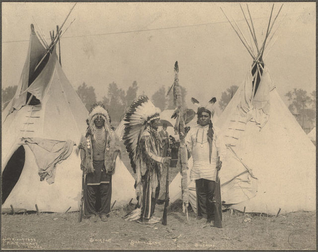 Black Foot, Standing Bear, Big Eagle, Sioux  Author:Frank Rinehart – Boston Public Library   CC BY-SA2.0