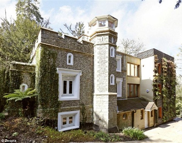 Four bedroom house in Buckinghamshire for £1m Source Zoopola