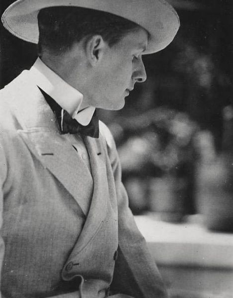 Man in bowtie 1900s by Adolf de Meyer.source