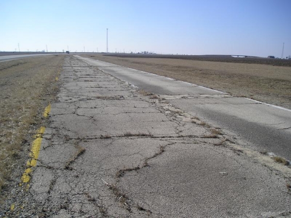An abandoned early US 66 alignment in central Illinois, 2006