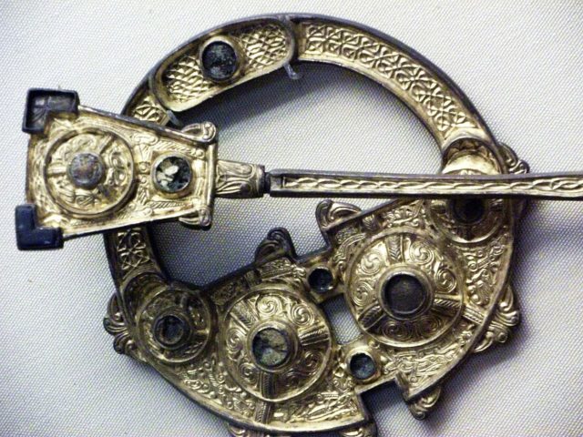 Detail of the brooch..Source