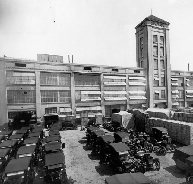 The first Ford assembly plant in La Boca, Buenos Aires, c. 1921 Source