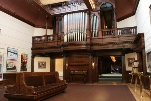 Wide view of pipe organ in the art gallery. Source