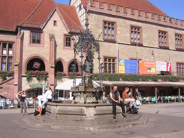 Gänseliesel fountain on the market square in Göttingen. Source