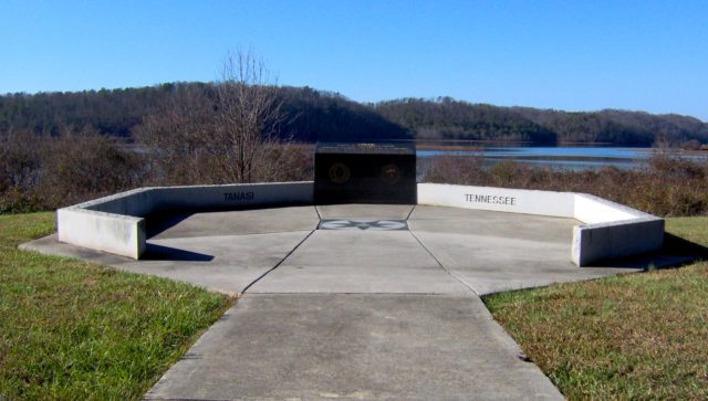 Monument recalling the 18th-century Cherokee village of Tanasi in modern Monroe County, Tennessee, in the southeastern United States. By Brian Stansberry - Own work, CC BY 3.0, https://commons.wikimedia.org/w/index.php?curid=3785350