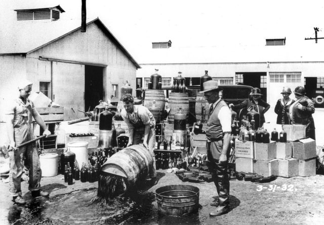 Orange County (California) sheriff's deputies dumping illegal alcohol, 1932 By Orange County Archives - Flickr: Orange County Sheriff's deputies dumping illegal booze, Santa Ana, 3-31-1932, CC BY 2.0, https://commons.wikimedia.org/w/index.php?curid=18588189