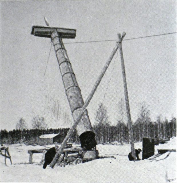 Rising the assembled cast used to make poles for the Forsby-Köping limestone cableway, 1940. Image: Wikipedia/Public Domain