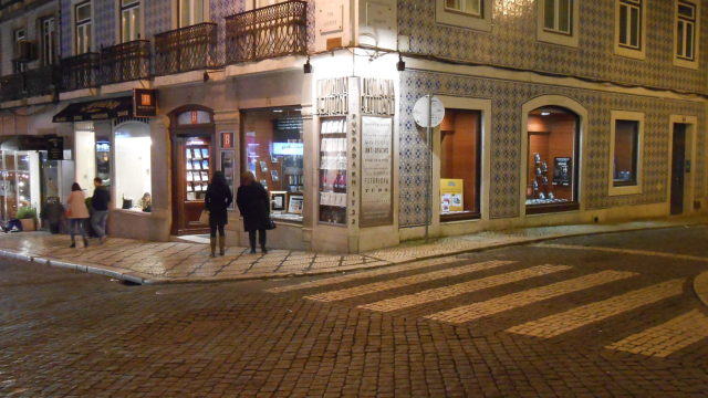 The Livraria Bertand at night