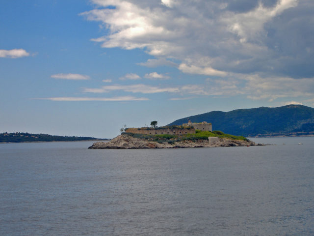 The fort takes up about 90% of the island's surface area. By Atraktor Studio/Flickr/CC BY 2.0