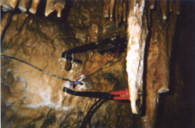 The organ manuals control solenoids which strike the stalactites with rubber mallets. Wikipedia/Public Domain