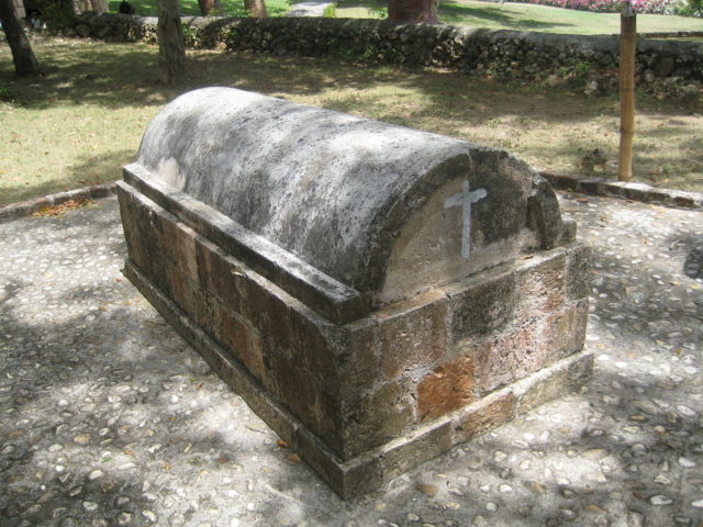 1280px-Annie_Palmer_-_Tomb_at_Rose_Hall