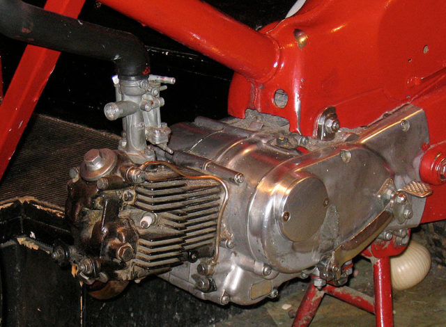 The Super Cub early push-rod engine. Photo credit