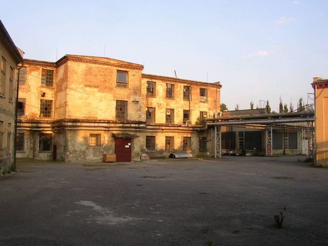 Schindler's factory at Brünnlitz (2004). Wikipedia/Public Domain